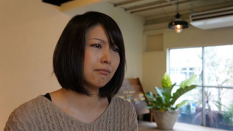 Японки теперь могут нанять человека, который будет вытирать им слезы на работе 1