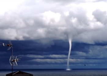 На итальянский Сан-Ремо обрушился водяной смерч