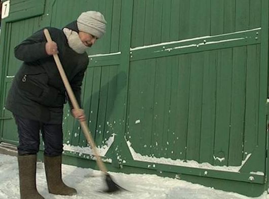 Невозможное-возможно: Департамент ЖКХ и ООО "Николаевтодор" снизили на полмиллиона цену договора на уборку от снега тротуаров в Николаеве 1