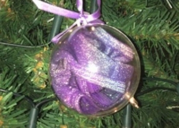 Ирландская пенсионерка украсила рождественскую елку стрингами