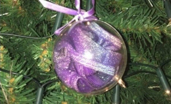 Ирландская пенсионерка украсила рождественскую елку стрингами