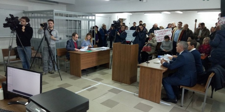 На суде по импичменту мэра Николаева Сенкевича обе стороны объявили отвод судье