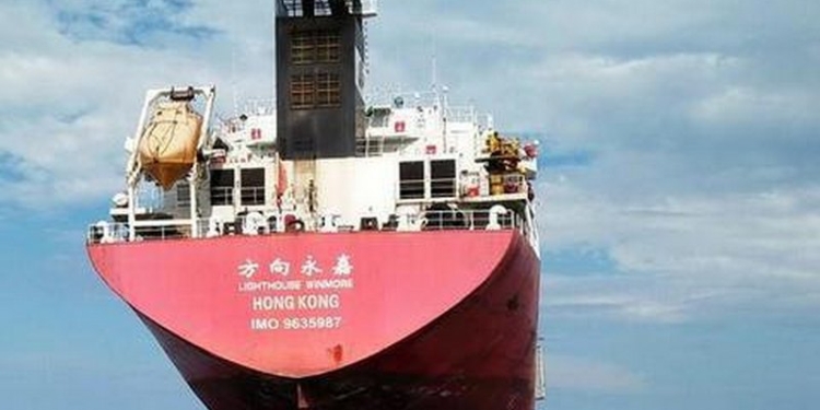 Южная Корея задержала танкер, поставлявший нефть в Северную Корею