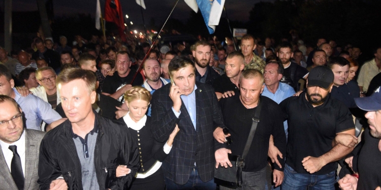 Что позволено Юпитеру? Суд отказался штрафовать Тимошенко за прорыв границы с Саакашвили