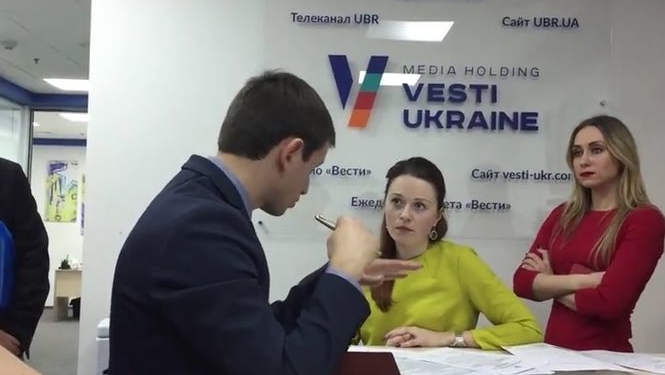 Суд арестовал имущество газеты Вести