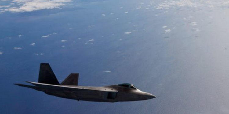 Американские истребители в Сирии обстреляли российские самолеты