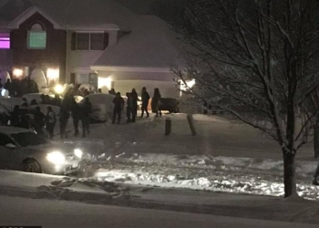 Мужчина устроил платную вечеринку на 250 человек в арендованной за $40 комнате через популярный интернет-сервис