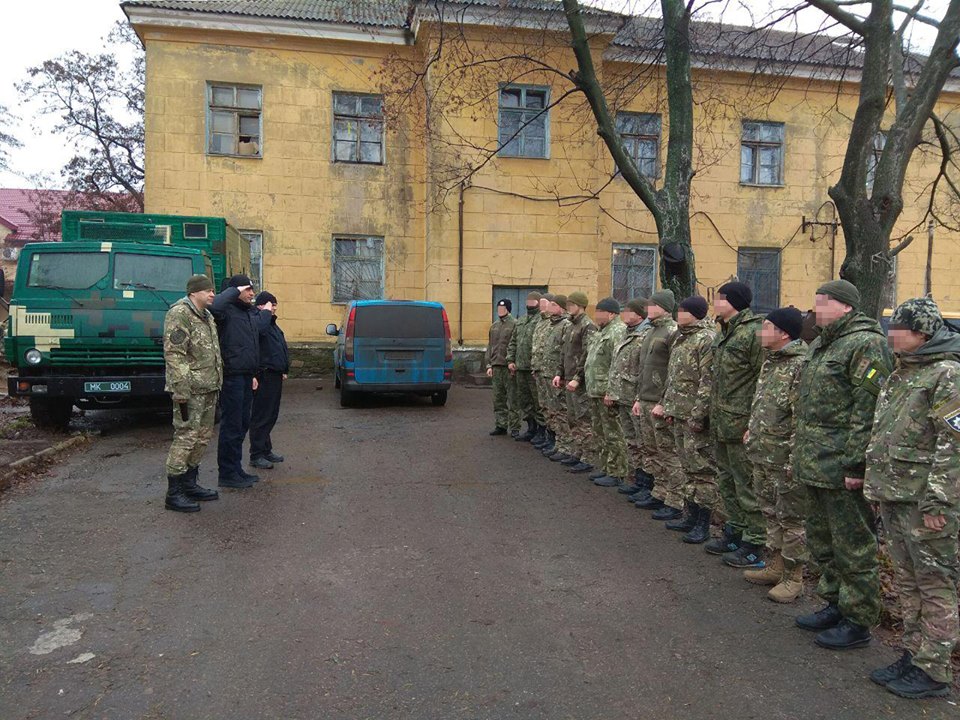 И проверить, и поздравить с праздниками: руководство полиции Николаевщины побывало в зоне АТО, где несет службу спецбатальон «Николаев» 1
