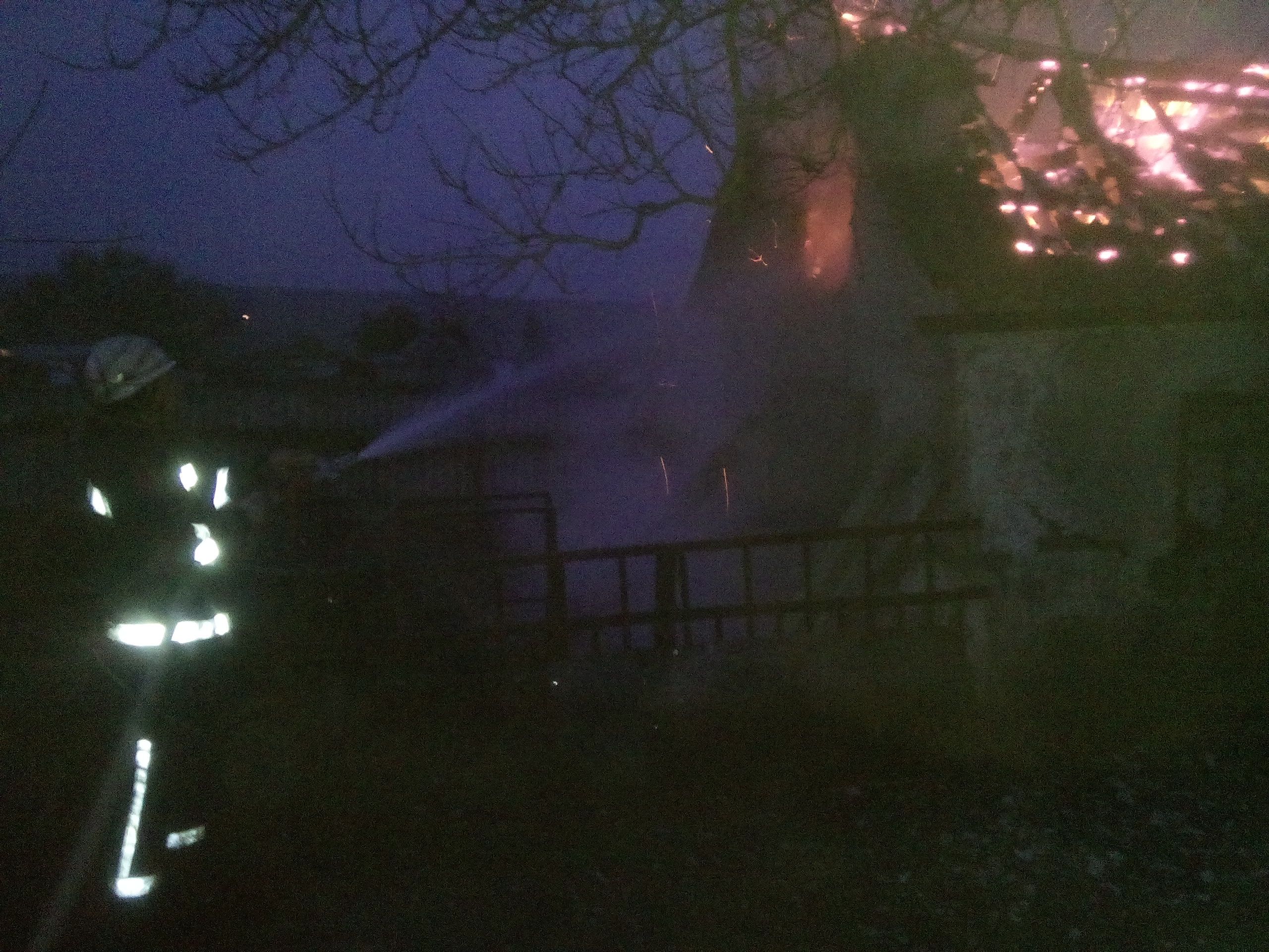 На Николаевщине горела хозпостройка с зерном