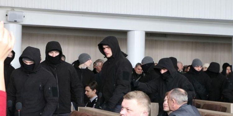 Черкасские депутаты приняли городской бюджет под давлением Национальной дружины