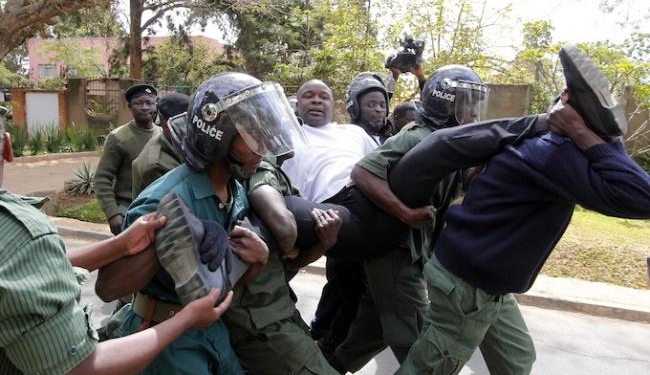 В столице Замбии начались беспорядки из-за запрета уличной торговли и публичных собраний, чтобы сдержать холеру, – арестовано 55 человек