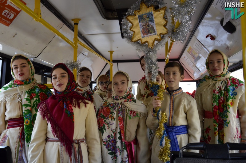 С калачами и щедривками: по Николаеву ездил «святочный троллейбус» 5