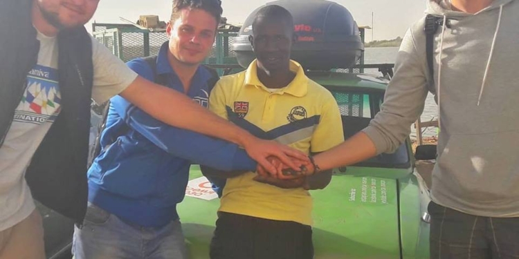 Финал путешествия николаевцев на старом «Москвиче» по Африке – машину пришлось продать на границе с Сенегалом