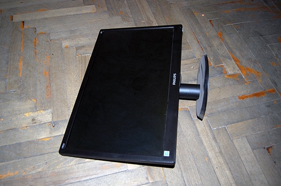 В Южноукраинске добычей вора, забравшегося в магазин, стал монитор и… 2 гривны