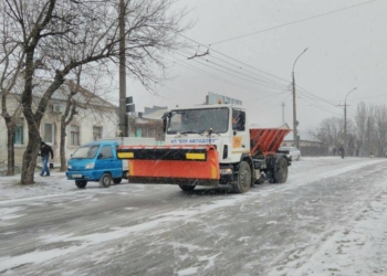 ЭЛУ автодорог: на дорогах Николаева работает 17 единиц снегоуборочной техники, ситуация под контролем, усиление снегопада ждут к вечеру