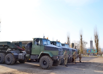 Бойцам Николаевского ремонтно-восстановительного полка вручили новую технику