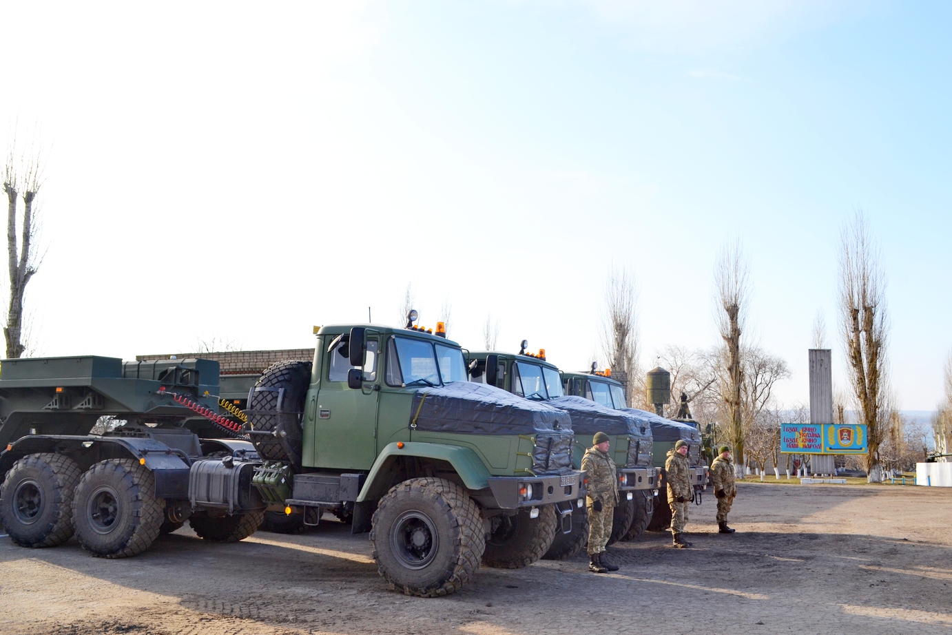 Бойцам Николаевского ремонтно-восстановительного полка вручили новую технику