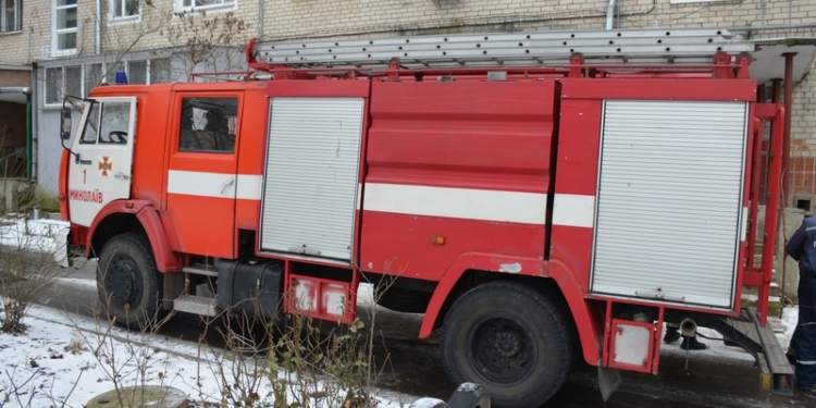 В Николаеве успели спасти курильщика, чуть не угоревшего на пожаре
