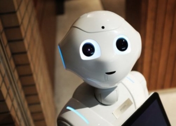 Неудачно шутил и был глуховат. Робот-продавец Pepper “продержался” в магазине Margiotta Food&Wine в Эдинбурге только неделю