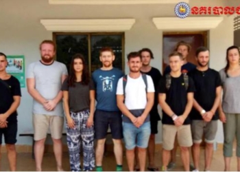 Не везет британским туристам: пятерым грозит около года тюремного заключения за «порнографические танцы» в Камбодже