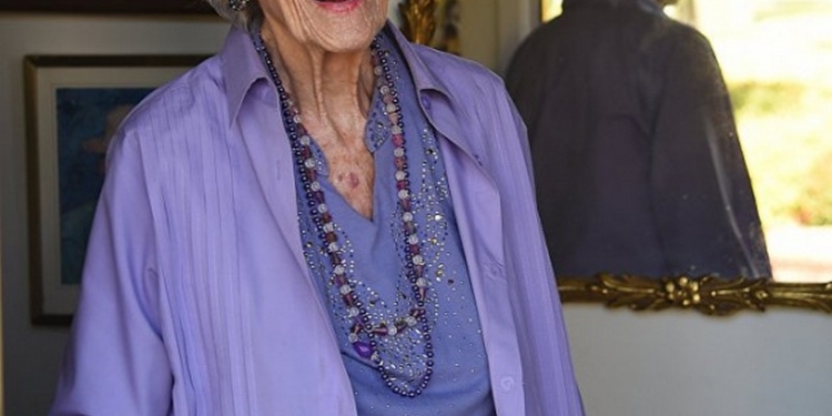 Практически до последнего дня работала: в США умерла 105-летняя актриса кино