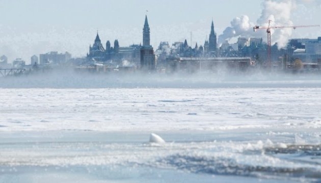 В ледяном плену: новая американская военная лодка вынуждена зимовать в канадском Монреале