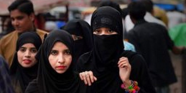 Развод, девичья фамилия и… мотоцикл: что жительница Индии потребовала у бывшего супруга за «тройной талак»