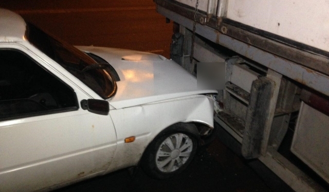 «Ты не имеешь права, бл…»: как в Николаеве пьяного водителя «Таврии», врезавшегося в фуру, в чувство приводили