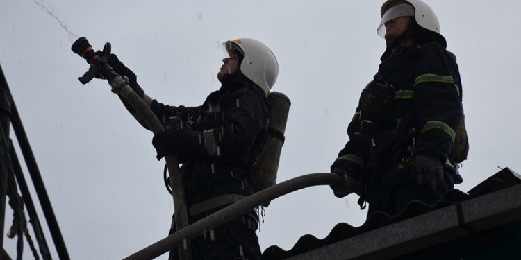 Пожар в жилом доме на Кузнечной в Николаеве на площади 90 кв.м спасатели потушили за час