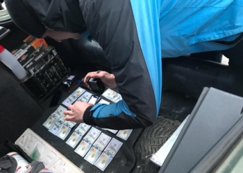 Хотел согласовать выделение земли под платную автостоянку: правоохранители рассказали, за что в Николаевскую мэрию несли $1,5 тыс.