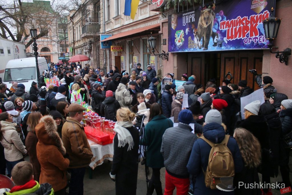 В Одессе протестовали против эксплуатации животных в цирках – не обошлось без потасовок 7