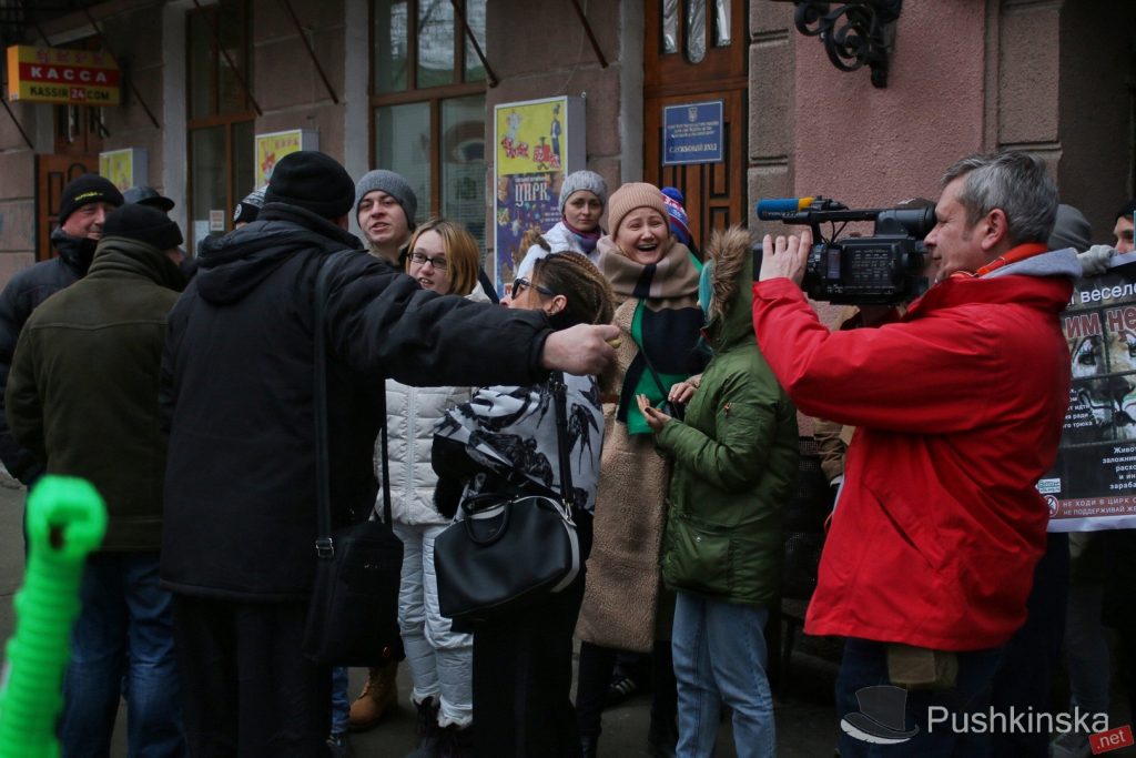 В Одессе протестовали против эксплуатации животных в цирках – не обошлось без потасовок 11