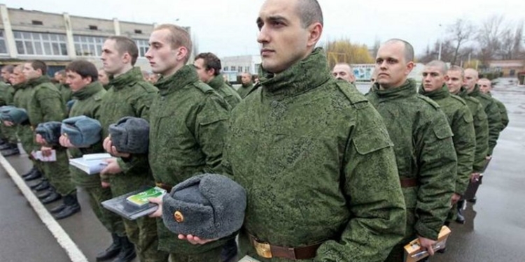 Своих не хватает? Россия призвала в армию около 5 тысяч жителей аннексированного Крыма
