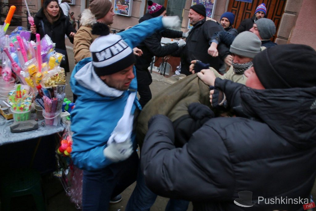 В Одессе протестовали против эксплуатации животных в цирках – не обошлось без потасовок 13