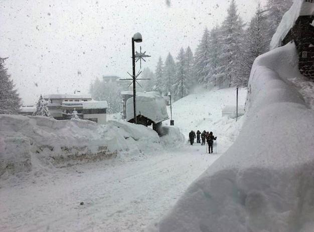 Не в добрый час пришла «Элеонора»: на лыжных курортах в Альпах из-за снега заблокировано более 10 тысяч туристов 3