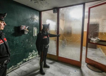 В Италии в мусорном баке взорвалась самодельная бомба – ранено 4 человека