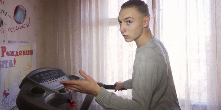 «Я хочу ходить, как нормальный человек» – николаевский школьник просит помочь ему в борьбе с последствиями ДЦП