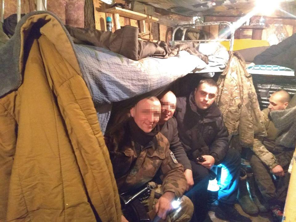 И проверить, и поздравить с праздниками: руководство полиции Николаевщины побывало в зоне АТО, где несет службу спецбатальон «Николаев» 19