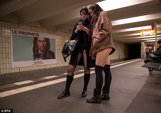 И не важно, что холодно: по миру идет «День без штанов в метро» 23