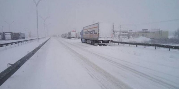 Трасса Киев-Одесса полностью закрыта для движения транспорта – полиция