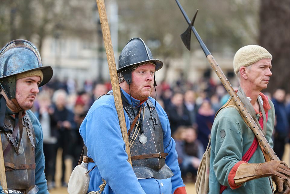 Времен мушкетеров и Бекингема: в Великобритании прошел парад в честь казненного короля Карла I 27