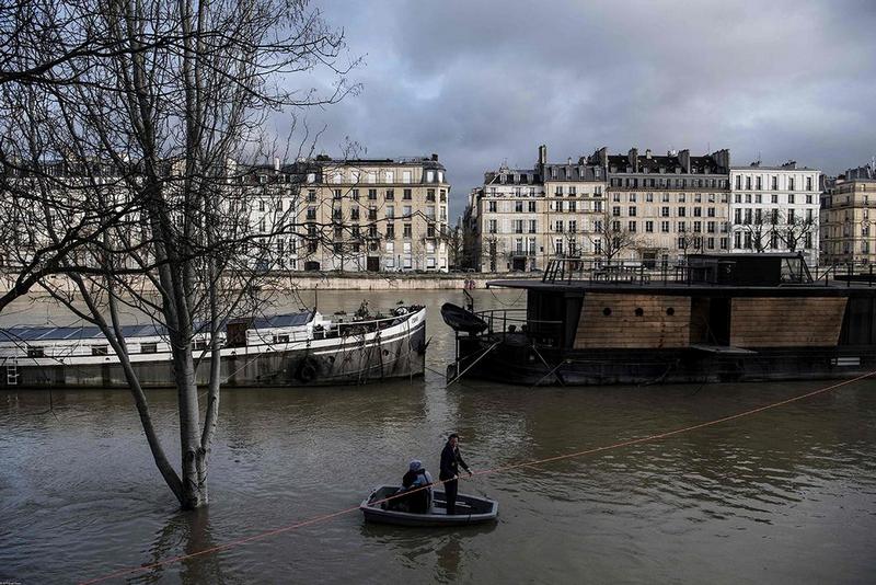 В Париже Сена вышла из берегов – пришлось на неделю закрыть 7 станций метро 5