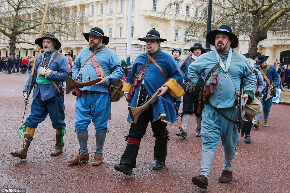 Времен мушкетеров и Бекингема: в Великобритании прошел парад в честь казненного короля Карла I 31