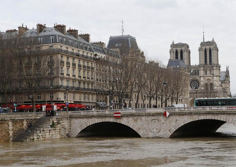 В Париже Сена вышла из берегов – пришлось на неделю закрыть 7 станций метро 9