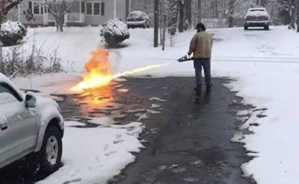 Огнемет вместо лопаты – уборка снега для ленивых