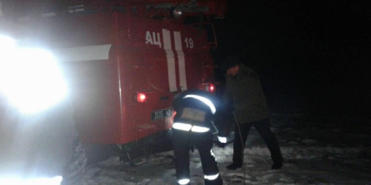 За вчерашний день спасатели Николаевщины вытащили из снежных заносов 4 автомобиля
