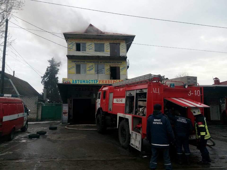 В Николаеве – довольно основательный пожар на третьем этаже жилого дома 9