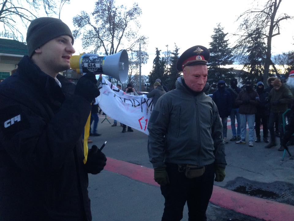 «Ні московській агентурі»: праворадикалы из организации «С14» на некоторое время заблокировали въезд в Киево-Печерскую Лавру 5