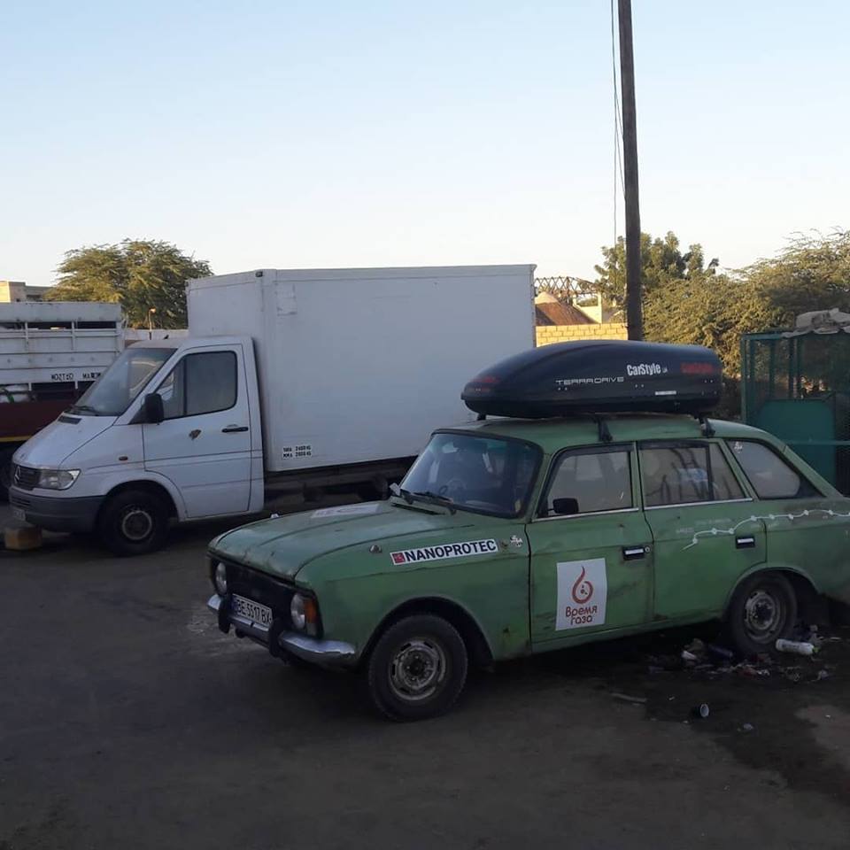 Финал путешествия николаевцев на старом «Москвиче» по Африке – машину пришлось продать на границе с Сенегалом 3