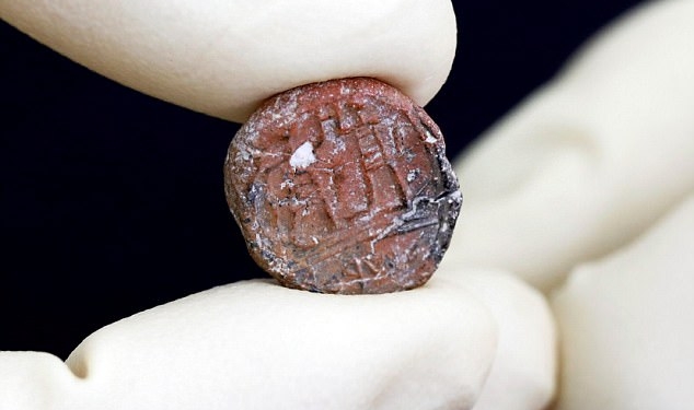 Израильские археологи обнародовали 2700-летнюю глиняную печать, которая когда-то принадлежала библейскому правителю Иерусалима